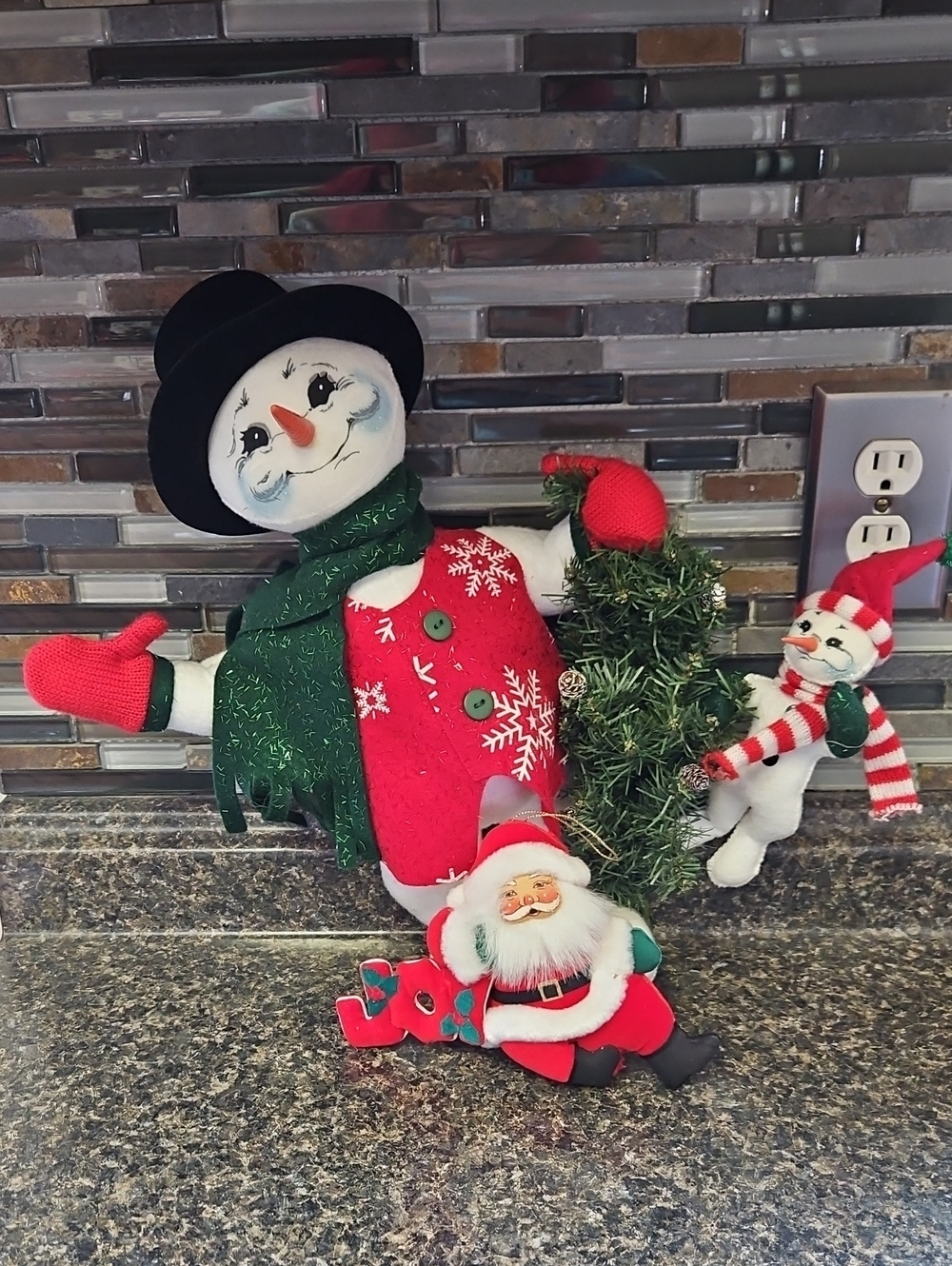 Annalee Christmas Snowmen With Tree And Santa Ornament